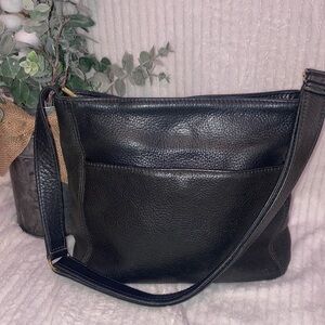 Coach VINTAGE 90’s  Black pebbled  Leather Shoulder Bag No-4924 NO CALLOUTS